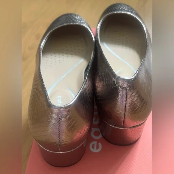 Easy Spirit Silver Textured Heels - Picture 6 of 7